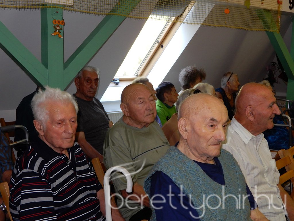 Marika néni 90 éves 24